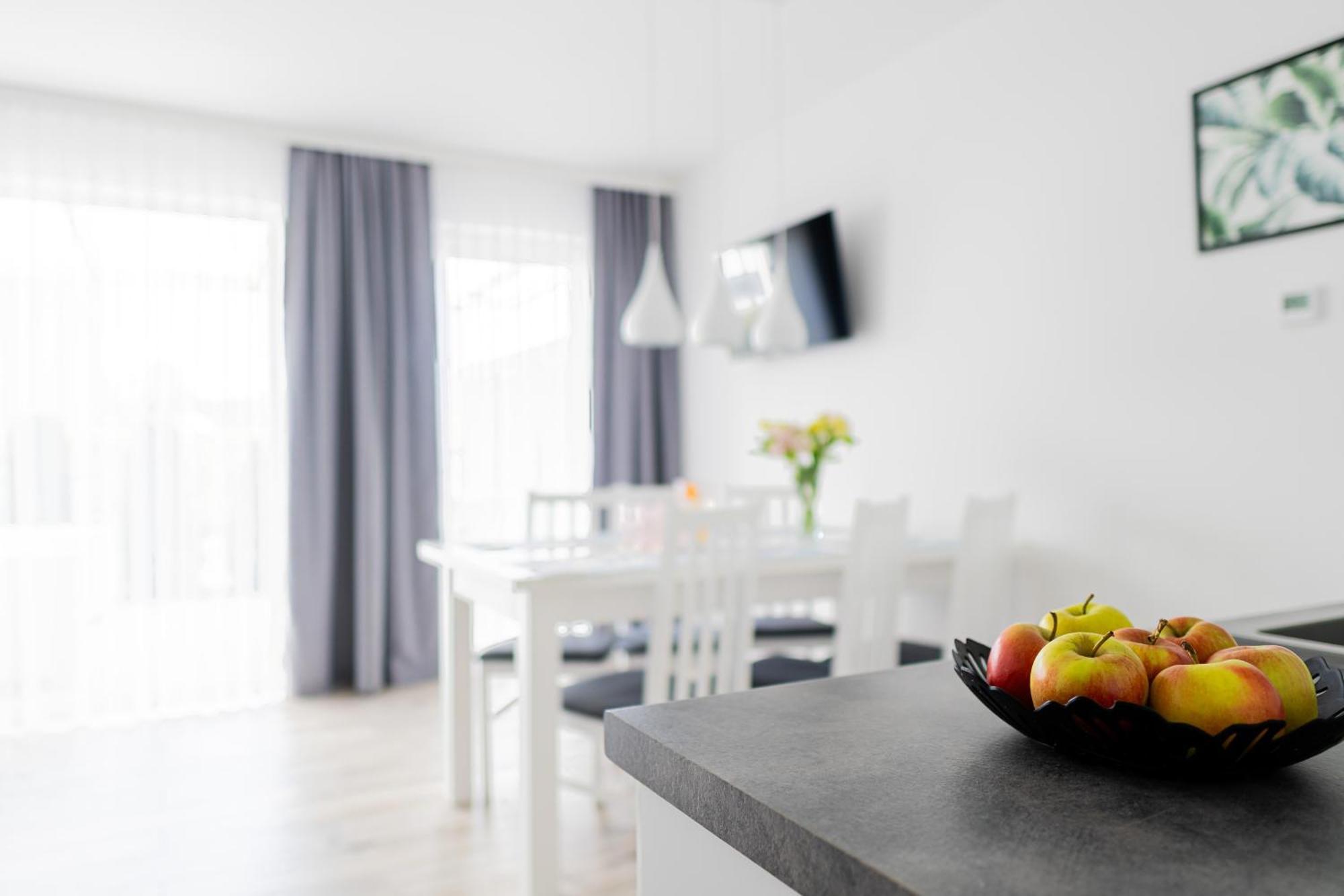 Barka - Apartamenty Premium Oraz Pokoje Blisko Plazy Karwia Kültér fotó